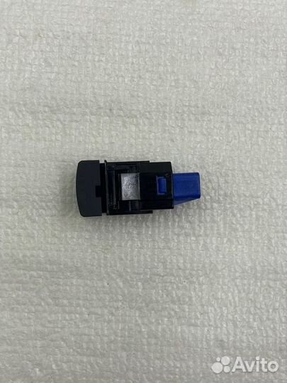 Кнопка антипробуксовочной системы Toyota Camry