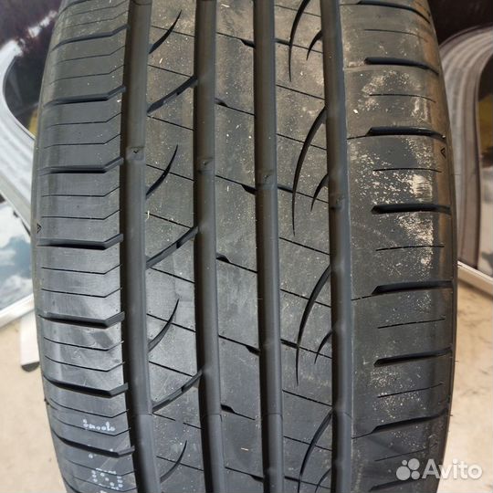 Fortune FSR702 245/40 R19 98Y