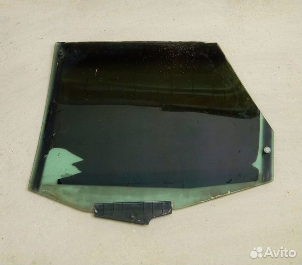 Стекло двери задней правой Audi 80 B3