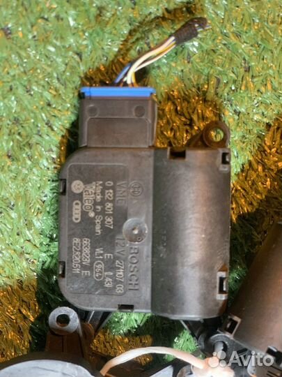 Сервопривод печки 8E2820511B Audi A4 B7 8ED 8E2820