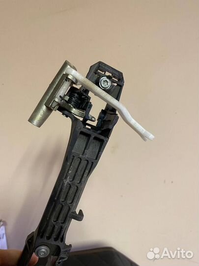 Внутренний механизм замка Lexus is250