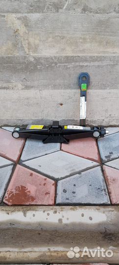 Домкрат механический винтовой