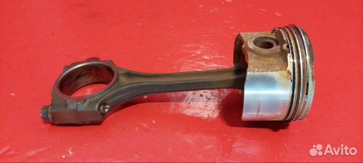 Поршень с шатуном Mazda 3 ZJ (1.3 бенз) 2005