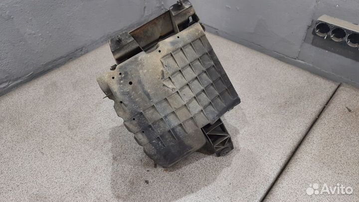 Корпус воздушного фильтра WV Passat B5 1.9 TDI AFN