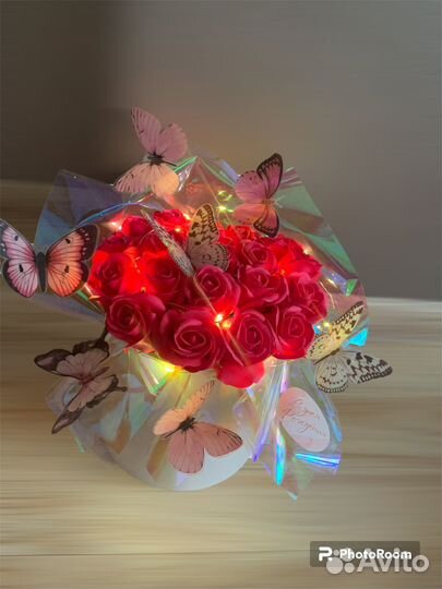 Букет горящий из роз и бабочек