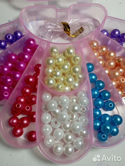 Набор из бусин