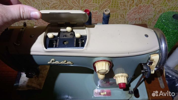 Швейная машина Лада