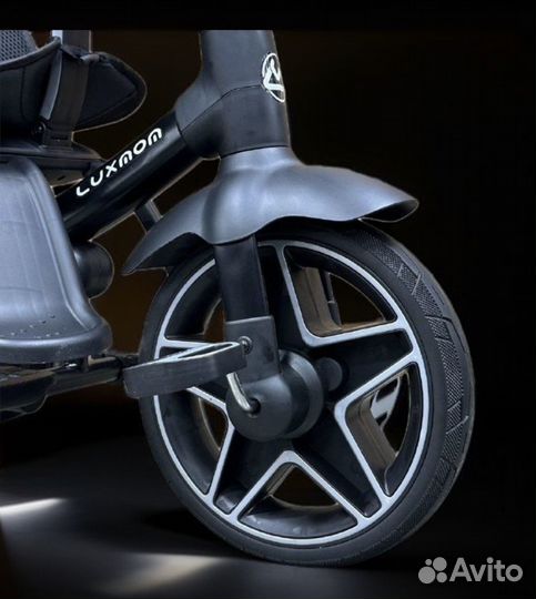 Велосипед трехколесный с разворотом Luxmom 5511