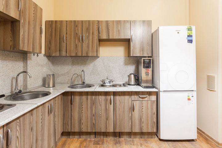 Комната 24 м² в > 9-к., 2/6 эт.