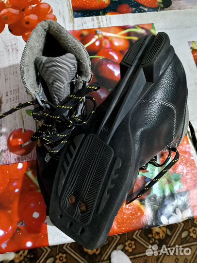 Лыжные ботинки