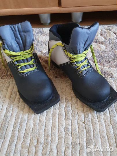 Лыжные ботинки