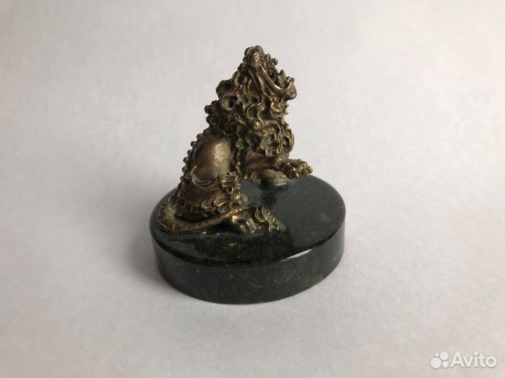 Статуэтка льва