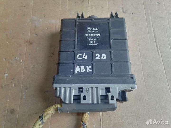 Блок эбу Audi 100 C4,2.0, 039906024