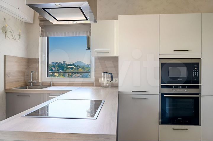 3-к. квартира, 92 м², 14/18 эт.