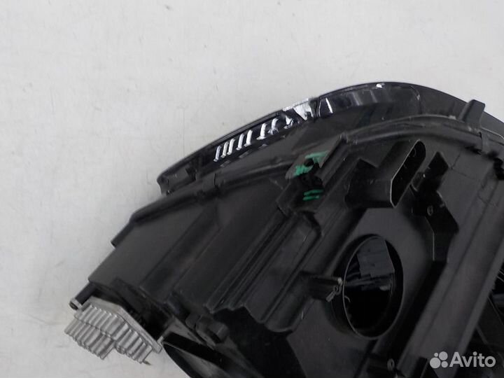 Фара правая Volkswagen Tiguan