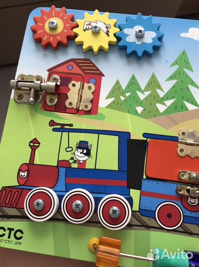 Бизиборд паравозик три кота