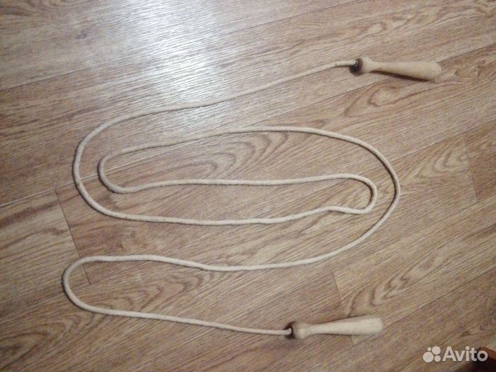 Гимнастическая скакалка