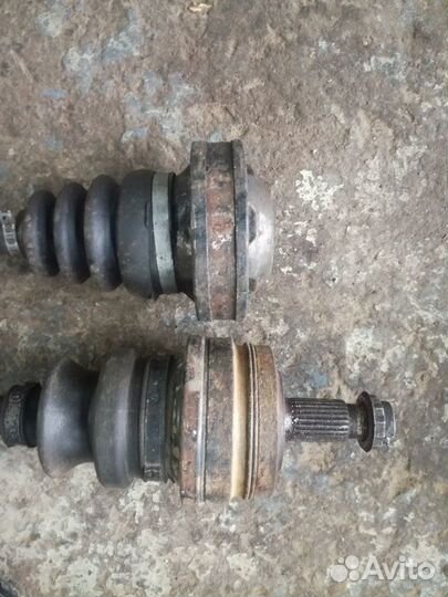 Привод задний левый Мерседес 124