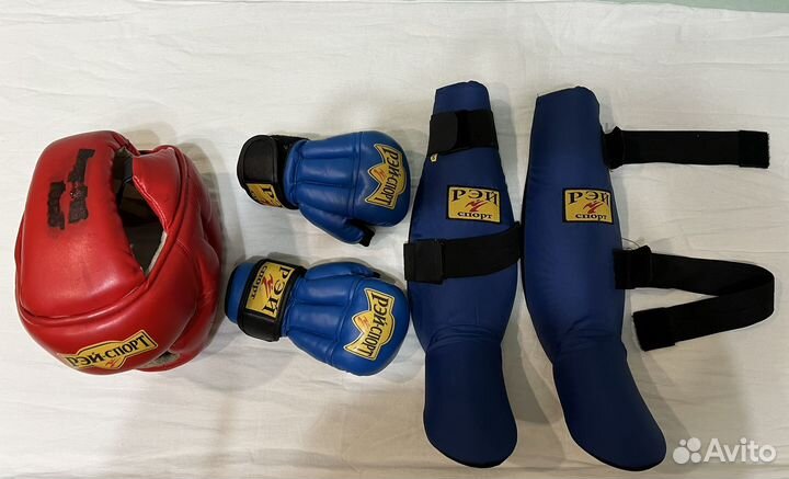 Защита голени, перчатки, шлем