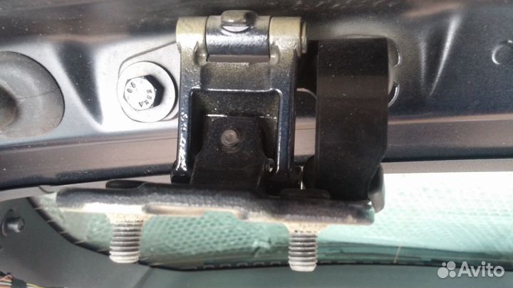 BMW E81 E87 E84 петли на крышку багажника