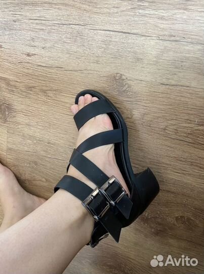 Босоножки 38
