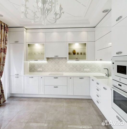 Угловая кухня в потолок. Кухонный гарнитур на зака