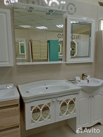 Тумба с раковиной и зеркалом 