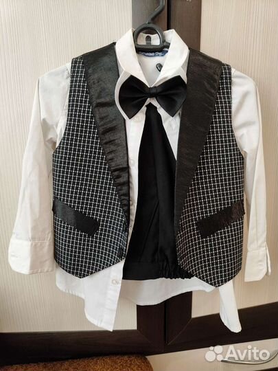 Костюм тройка на мальчика 104