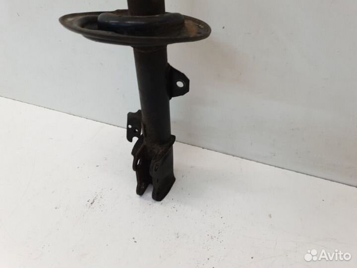 Амортизатор передний левый Toyota Highlander 2