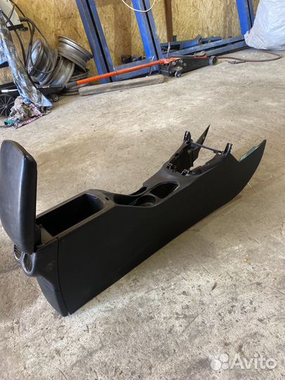 Подлокотник Peugeot 308