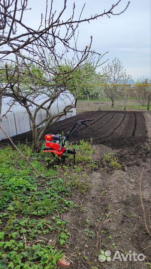 Вспашка земли мото блоком культивация