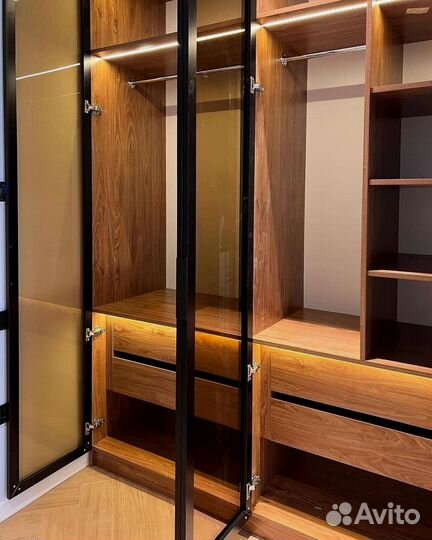 Шкаф распашной с зеркалом