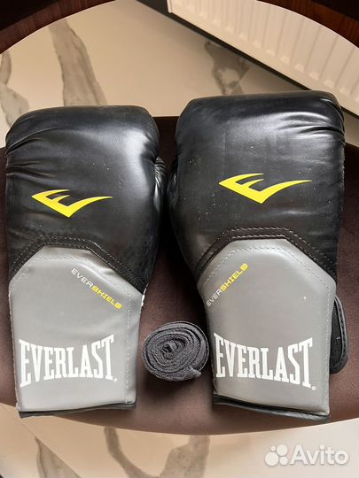Боксерские перчатки 12 oz everlast