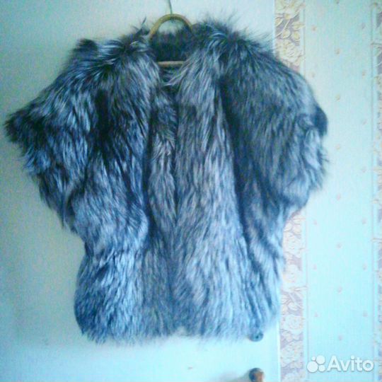 Жилет - безрукавка из лисы чернобурки. Размер 50