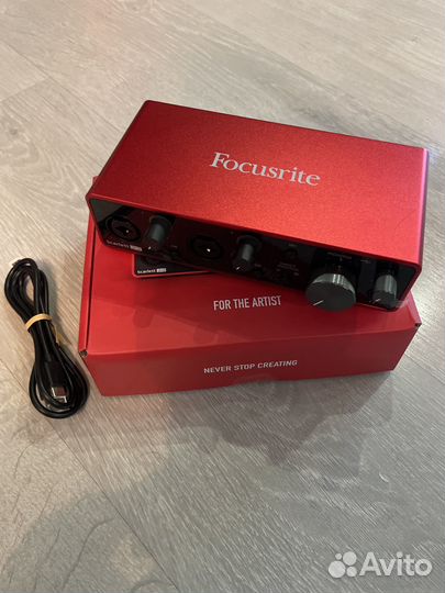 Звуковая карта Focusrite Scarlett 2i2 3th Gen