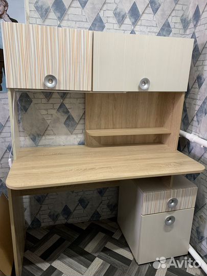 Письменный стол
