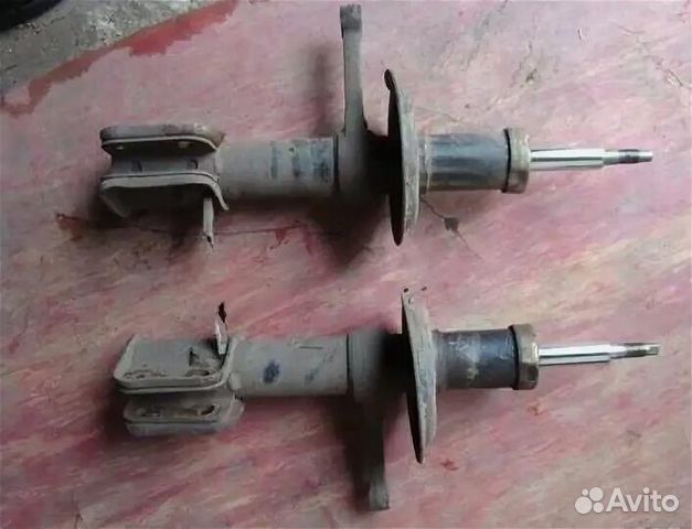 Продаются переднии амортизаторы на ваз