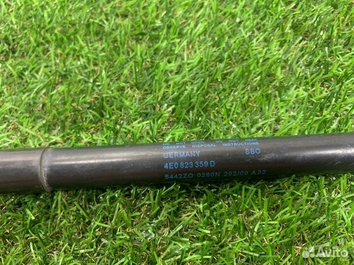 Амортизатор капота Audi A8 D3 BVJ 2009