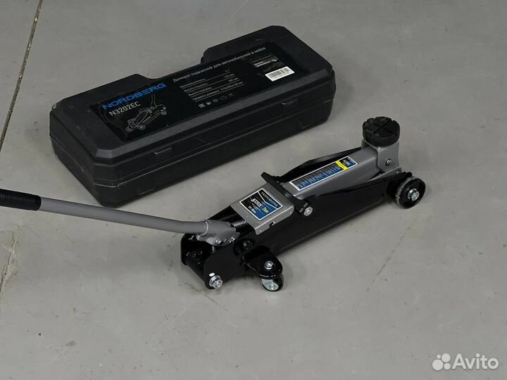 Домкрат подкатной автомобильный 2т