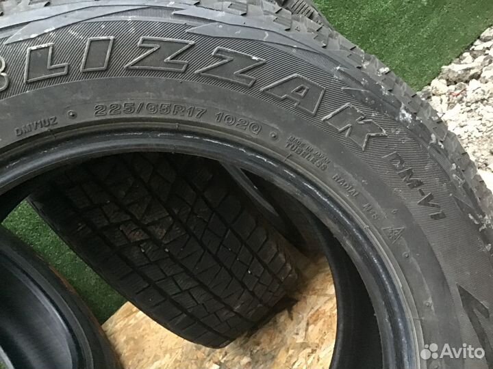 Bridgestone Blizzak DM-V1 225/65 R17 75Q