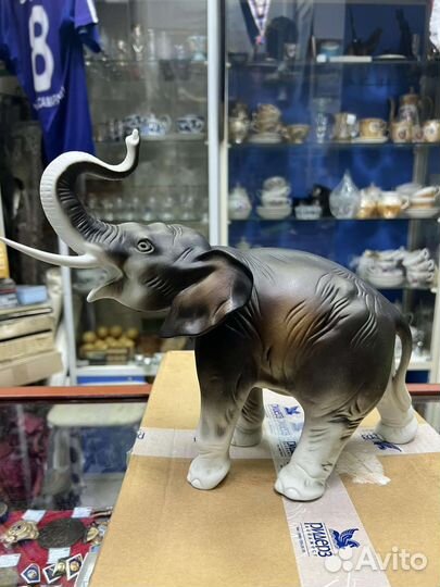 Красивая статуэтка слона. фарфор. чехия