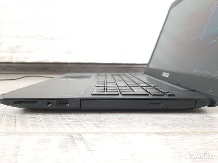 Ноутбук Asus /i3/4Gb/2Gb/SSD