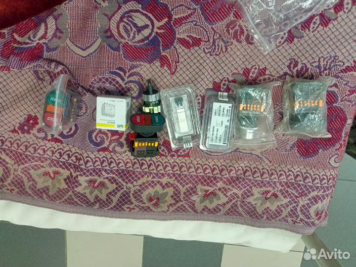 Кнопкиуправленияэлектрооборудованиемблок контакты