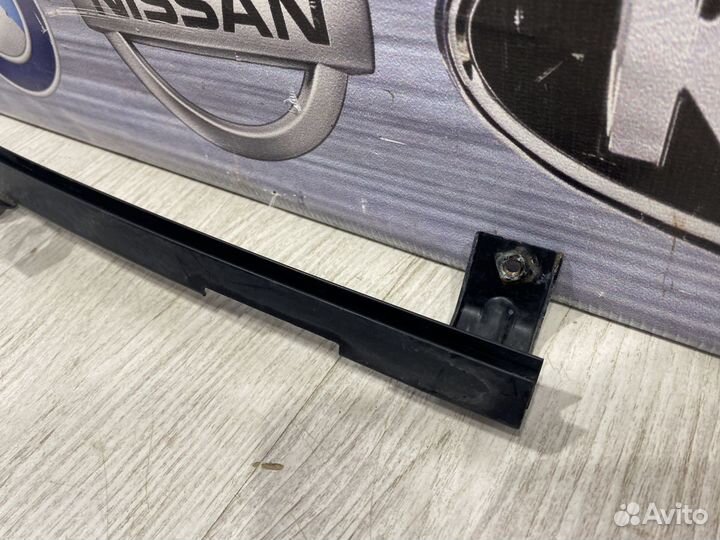 Направляющая стекла Kia RIO 2 Прав