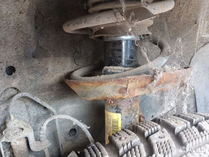 Стойка передняя Шевроле Авео т 300