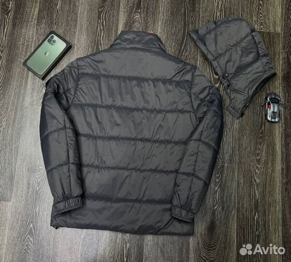 Легкие куртки Hugo Boss эргономичные