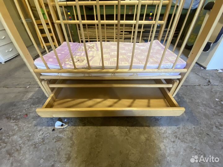 Детская кроватка