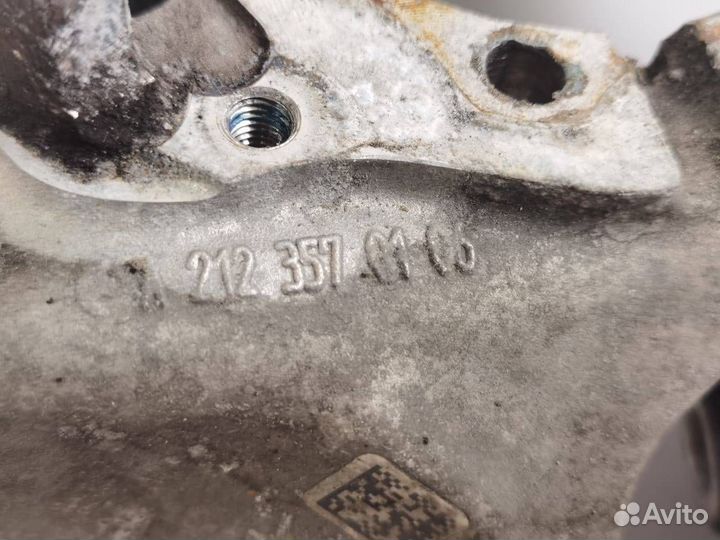 Кулак задний левый Mercedes-Benz CLS-Класс