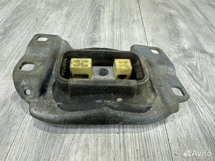 Опора кпп левая Ford Focus 3 pnda 2012