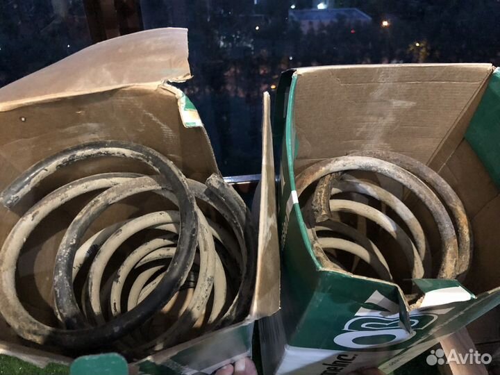 Пружина подвески Subaru Forester SG5